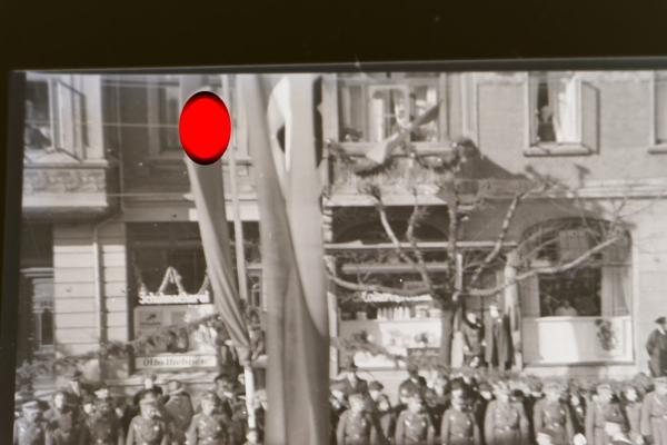 drei alte Negative - geschmückte Stadt - Feierlichkeiten